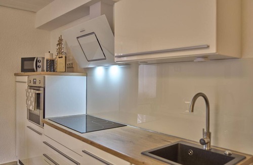 Silberberg Apartment | 48qm große FeWo mit Balkon und Brötchenservice