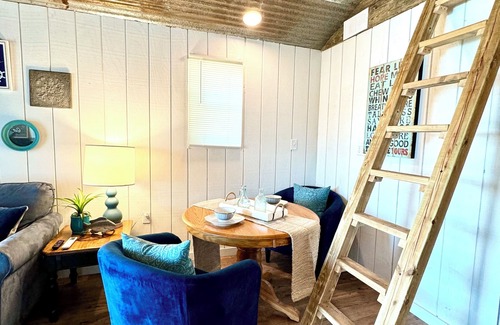 Quinlan Cabin | #49 Cozy Lake Front Cabin w/AC, WiFi & Breathtaking Views! Marina w/Free Fishing