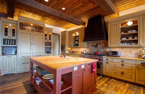 Granby House | 492 Golf Course Circle