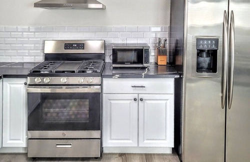 Sunrise Manor House | #49Haven w/Pool & Spa:mins to Dwtwn/Boulder Casinon