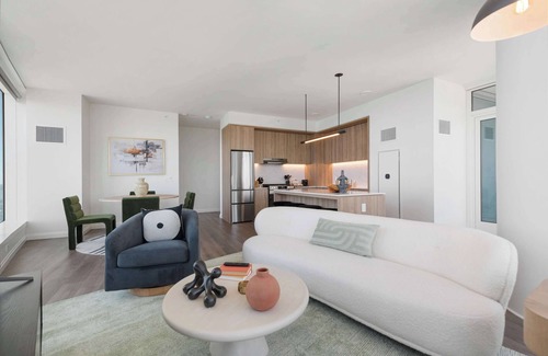 The Loop Apartment | 49th Fl Luxury Retreat + Stunning Lake Views