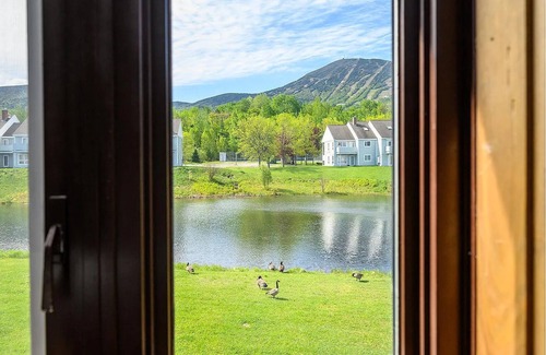 Carrabassett Valley Condo | 4B/2.5Ba Sugarloaf Snowbrook Condo - Ski In/Out end unit - Great Location!