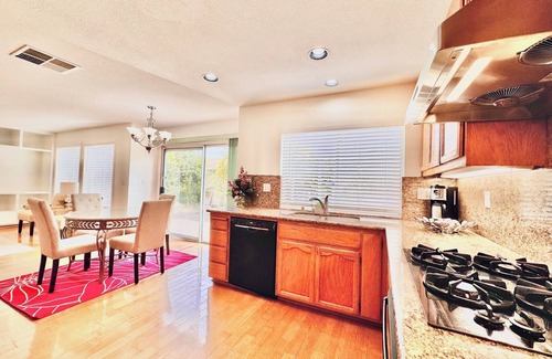 Union City House | 4b/3b Union City Home Free WiFi Easy Access to Palo Alto, Silicon Valley