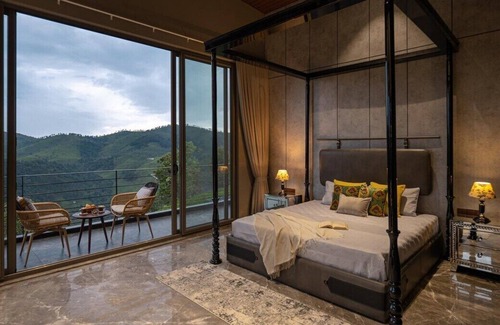 Coonoor Villa | 4B-CASA CRYSTAL-COONOOR · A glamorous 4 B/R Villa with gorgeous views