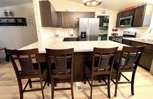 West Hills House | 4BD/2BA Family & Pet Friendly Forest Retreat in Silverdale, WA - Chefs Kitchen!