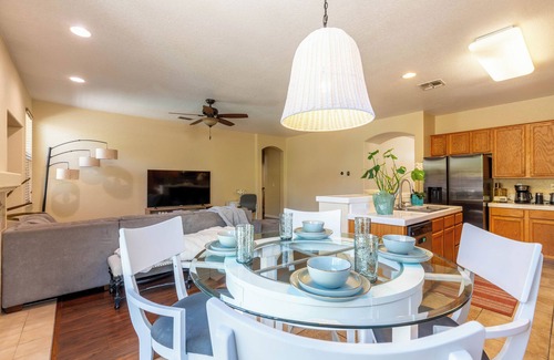 Elk Grove House | 4BD/2BA-For 10-Large Relaxing Backyard