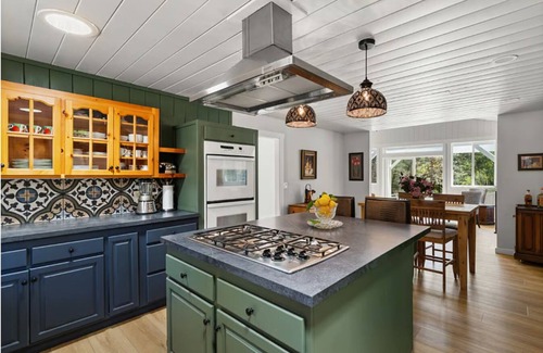 Freestone House | 4bd/3ba Redwood Retreat w/pool