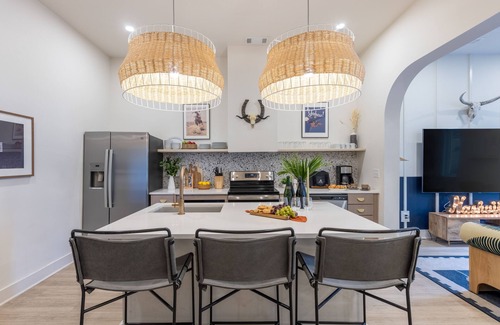 Five Points House | 4BD Bachelor Getaway w/Balcony | Near Broadway & Downtown | Outrider 101