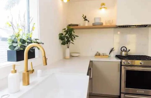Little Italy House | 4BD - Free Parking - Walk to Nightlife in Little Italy!