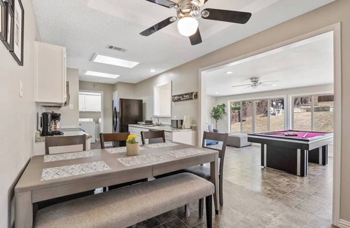 Euless House | 4bd home near airport w/pool