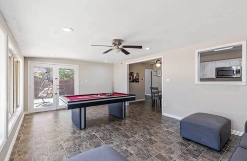 Euless House | 4bd home near airport w/pool