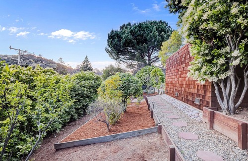 San Rafael House | 4BD Marin Retreat w/HotTub, Billiards, BBQ/Firepit
