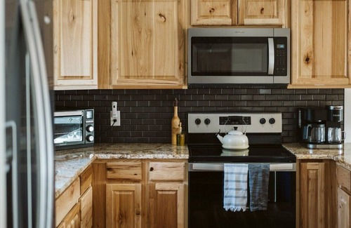 Nellysford Cabin | 4BD | Modern Design | Golf Course Views | Arcade