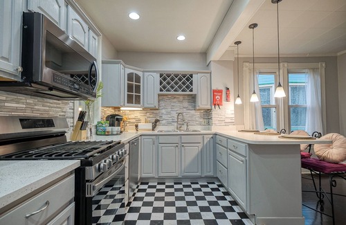 Emsworth House | 4bd Modern Victoria: 20 mins to Pittsburgh Airport