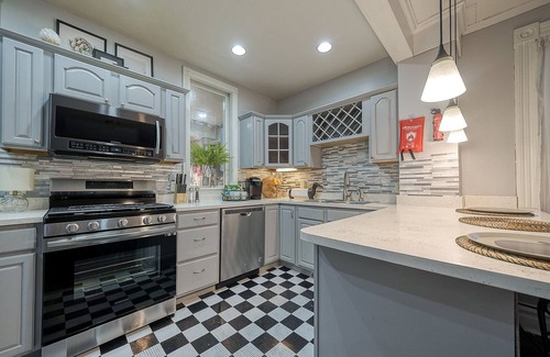 Emsworth House | 4bd Modern Victoria: 20 mins to Pittsburgh Airport