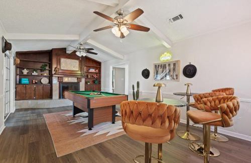 Irving House | 4bd Near Airport & Downtown - Volleyball - Games