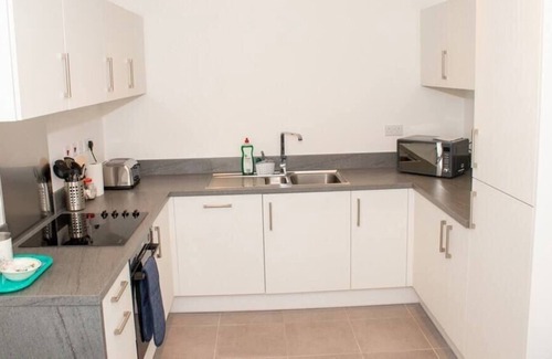 Seacroft House | 4BD Peaceful Family to Stay in Leeds Suburbs