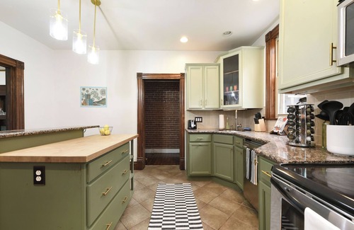 South Side Flats House | 4bd Pittsburgh Escape: BBQ, Games, 10mins to UPitt