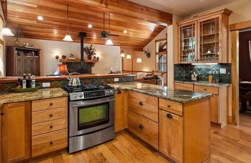 Tuolumne County House | 4BDR luxury lodging near Yosemite & Stanislaus Parks and skiing Dodge Ridge