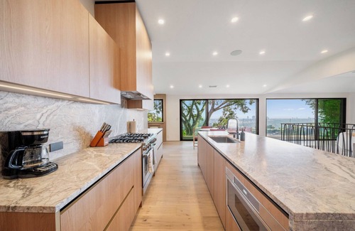 Hollywood Hills West House | 4bdr Luxury Stay w/Views & Sauna&cold plunge