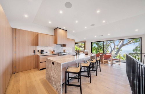 Hollywood Hills West House | 4bdr Luxury Stay w/Views & Sauna&cold plunge