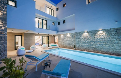Murter Villa | 4BDR Villa, A/C, 4000 sq ft, beach area, private pool, jacuzzi top roof terrace