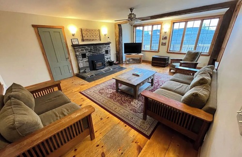 Mount Holly Other | 4bdrm Farmhouse 10min to Okemo on 2.5 acres