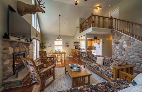 Rowland Ski Chalet | 4BDRM * Games * Family Frndly* Fire Pit * Masthope