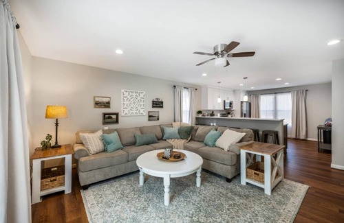Lynchburg House | 4Bdrm Home Away from Home | 7mins to LU | Sleep 15