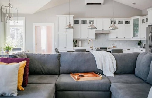 Cornwall House | 4bdrm home water-view of ChTwn Harbour