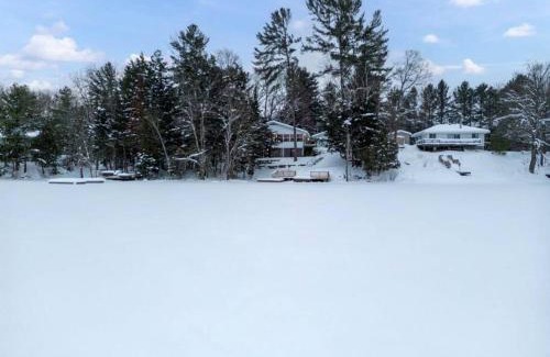 Muskoka Lakes House | 4Bdrm Muskoka Retreat, Fire Table, Games, Netflix