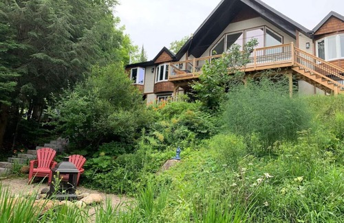Labelle Ski Chalet | 4bdrs Waterfront Chalet w/Private Dock & Hot Tub