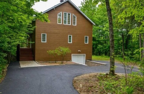 Wentworth-Nord House | 4BED/2BATH/Jacuzzi Family Lakeside Cottage