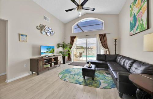 Westridge House | 4Bed 3Bath Private Pool Sunrise Retreat