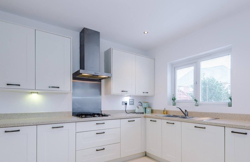Chester House | 4bed Detached/Games room/Driveway parking Chester