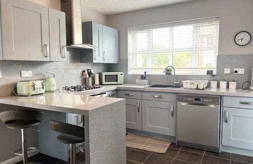 Bletchley House | 4Bed Home MK