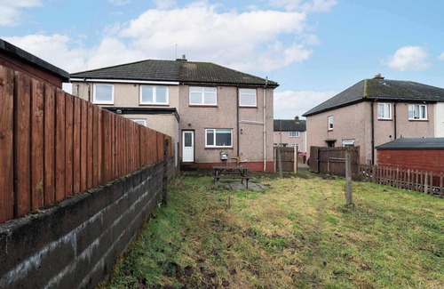 Dennyloanhead House | 4Bed-House-2Bath-Free Parking