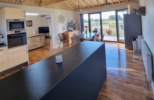Fangfoss Cabin | 4Bed Lodge Sleeps8-Pet Friendly-Hot Tub-Log Burner