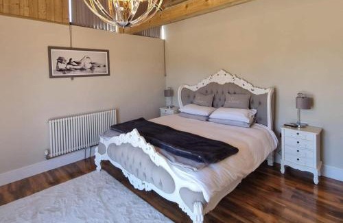 Fangfoss House | 4Bed Lodge Sleeps8-Pet Friendly-Hot Tub-Log Burner