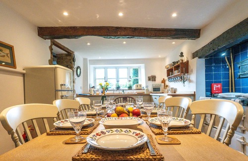 Chipping Norton House | 4Bed Thatched Cottage in Oxfordshire