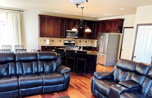 Tukwila House | 4bedroom and 2.5bath house with AC