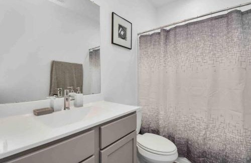 Southeast Houston House | 4Bedroom Escape - Near Med Center With Backyard