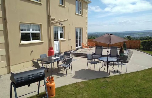 Letterkenny House | 4Bedroom House-Letterkenny-PrivateGarden-Sleeps 7