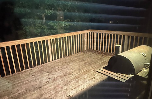 Grogan's Mill House | 4bedroom house with upstairs outdoor patio,WiFi and in peaceful Woodlands area.