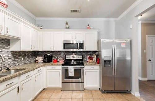 Elmo House | 4Bedroom with King bed/Suite Downstairs