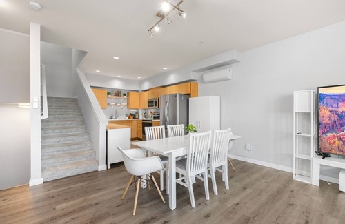 Lower Queen Anne House | 4Beds 2Baths Modern Townhome near Seattle Center