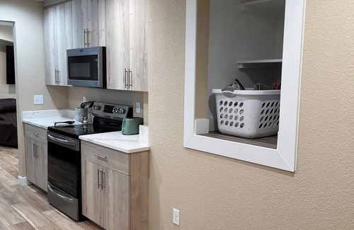 Aberdeen House | 4BR/2.5 Bath house in Aberdeen, SD, with WiFi, AC, Heat. Centrally located.