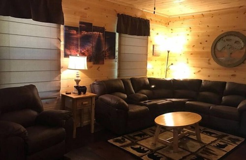 Lejunior Cabin | 4BR 2 bath house with full kitchen, living room, hot tub and game room.