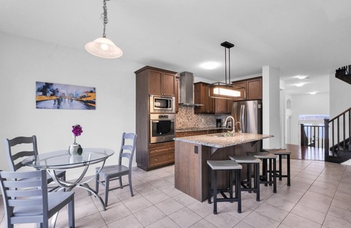 Doon South House | 4BR 2 king 3 Queen 6 beds in total 3 GBPS Wi-Fi