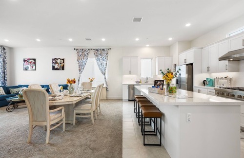 Tustin House | 4BR/2023 Brandnew House｜Mini Golf｜Sauna｜Fire Pit｜15 minutes to Disney